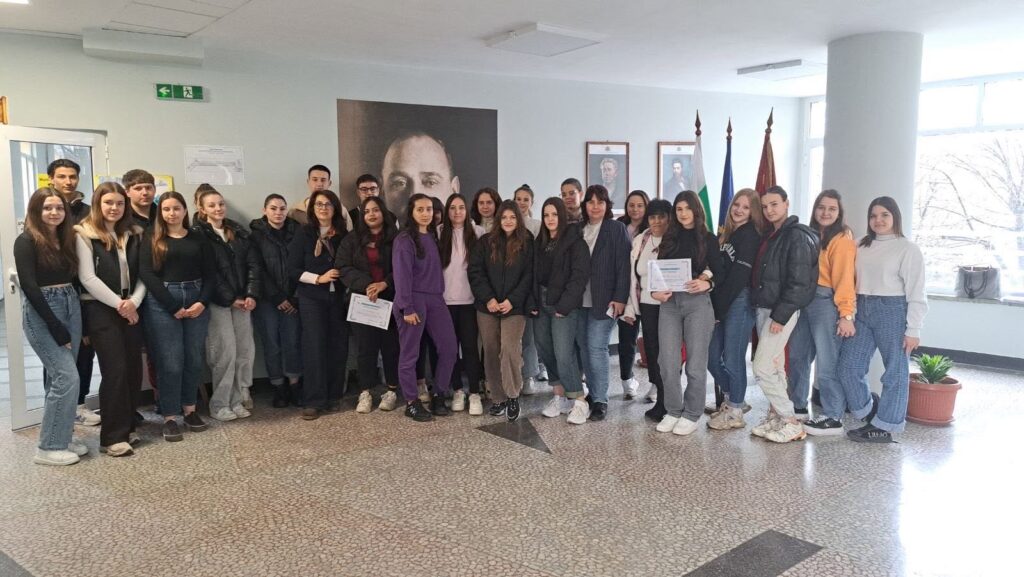 Отлично представяне в състезанието по „Практични финанси“ 656558239 932727042681134 4333820991943659095 n