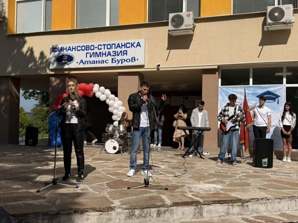 ФСГ „Атанас Буров“ отбеляза своя патронен празник и изпрати Випуск 2026 orig 17999711487077019